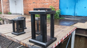 Выставляем лампады на свет для контроля качества со всех сторон